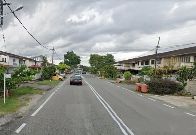 Corner Bungalow with Expansive Grounds in Jalan SS1/19, Kampung Tunku, Petaling Jaya for sale at Value price of RM2.6 million nego