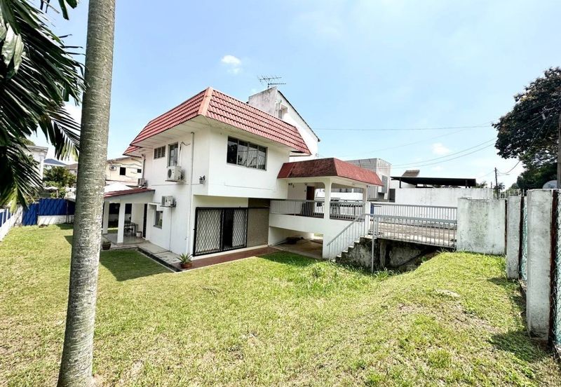 Corner Bungalow with Expansive Grounds in Jalan SS1/19, Kampung Tunku, Petaling Jaya for sale at Value price of RM2.6 million nego