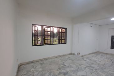 SL 4, Bandar Sungai Long