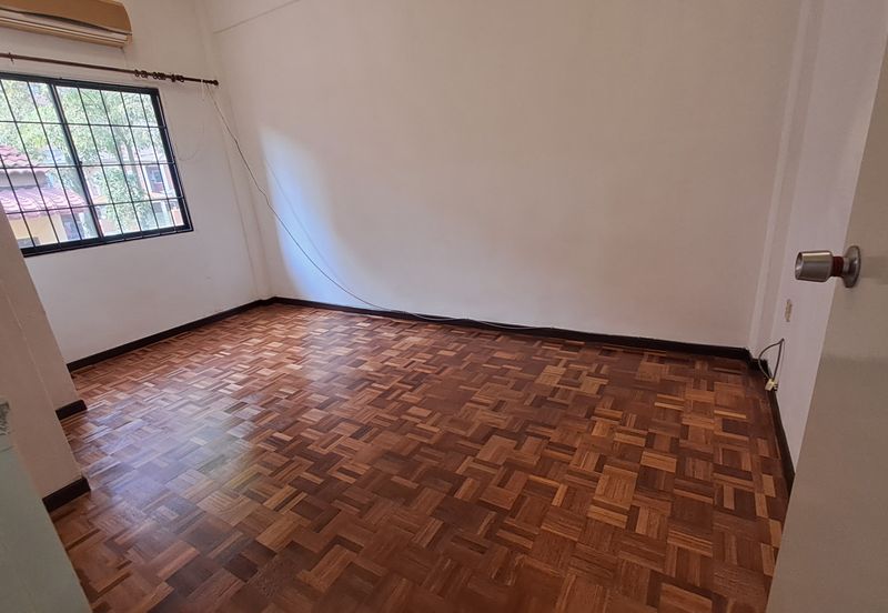 SL 4, Bandar Sungai Long