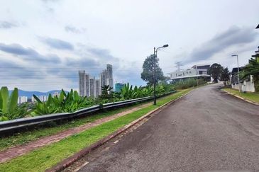 Residential Land for Sale -50% Below Market Value at Country Heights Damansara Kuala Lumpur . Cheap Buy Save Rm2 million !