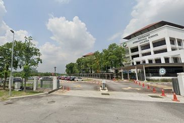 Sale -34% Below Market Value Vacant flat Commercial building land @The Mines lake