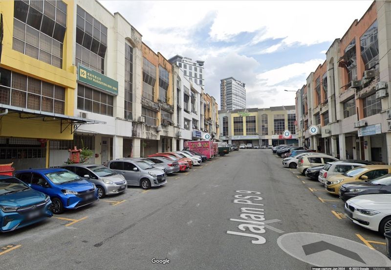 Sale Below market 4 storey shoplot at  Taman Prima Selayang  Batu Caves, Selangor