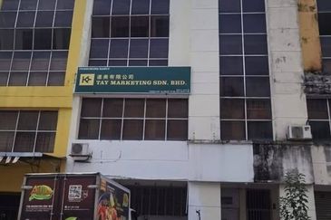 Sale Below market 4 storey shoplot at  Taman Prima Selayang  Batu Caves, Selangor