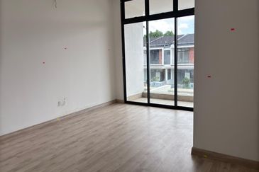 Rent House Taman Aman Bayu  2085sf 4Rooms 2CarPark Near Taman Tekali