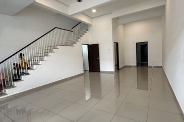 Rent House Taman Aman Bayu  2085sf 4Rooms 2CarPark Near Taman Tekali