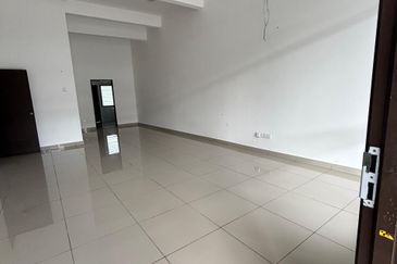 Rent House Taman Aman Bayu  2085sf 4Rooms 2CarPark Near Taman Tekali