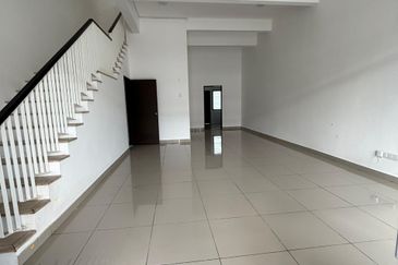 Rent House Taman Aman Bayu  2085sf 4Rooms 2CarPark Near Taman Tekali