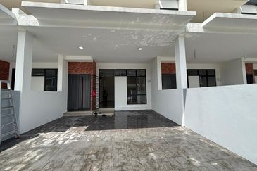 Rent House Taman Aman Bayu  2085sf 4Rooms 2CarPark Near Taman Tekali