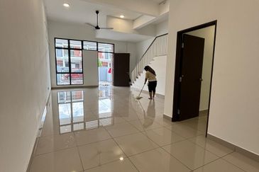 Rent House Taman Aman Bayu  2085sf 4Rooms 2CarPark Near Taman Tekali