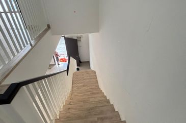 Rent House Taman Aman Bayu  2085sf 4Rooms 2CarPark Near Taman Tekali