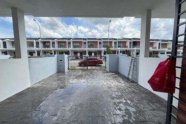 Rent House Taman Aman Bayu  2085sf 4Rooms 2CarPark Near Taman Tekali