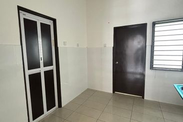 Rent House Taman Aman Bayu  2085sf 4Rooms 2CarPark Near Taman Tekali