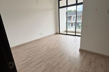 Rent House Taman Aman Bayu  2085sf 4Rooms 2CarPark Near Taman Tekali