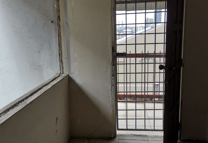  Rent Bungalow Taman Connaught Cheras 2,310sf Non Furnish 4Rooms 6CarPark