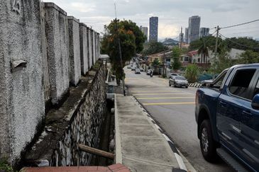  Rent Bungalow Taman Connaught Cheras 2,310sf Non Furnish 4Rooms 6CarPark