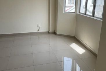 Rent Townhouse Suria Permaisuri, Bandar Tun Razak Cheras 2463sf 4Rooms 2CarPark 