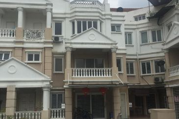 Rent Townhouse Suria Permaisuri, Bandar Tun Razak Cheras 2463sf 4Rooms 2CarPark 