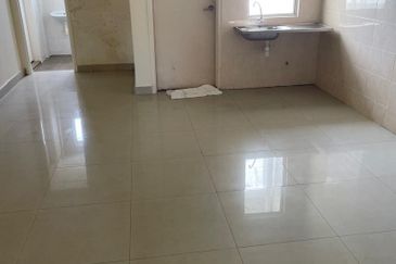 Rent Townhouse Suria Permaisuri, Bandar Tun Razak Cheras 2463sf 4Rooms 2CarPark 