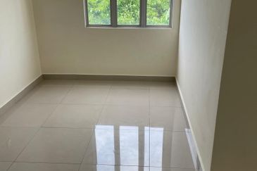 Rent Townhouse Suria Permaisuri, Bandar Tun Razak Cheras 2463sf 4Rooms 2CarPark 