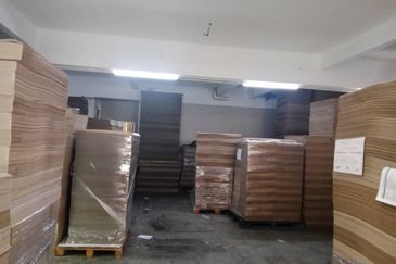 Rent Shop Factory Taman Cahaya Ampang Jalan Cahaya 10000sf PFurnish Near AEON Big