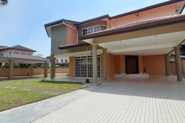 Ampang Utama 2 sty Bungalow