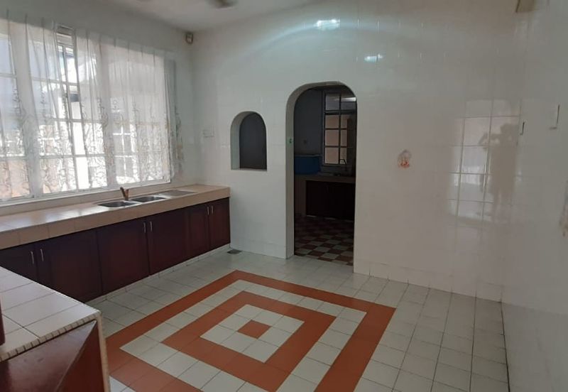 Ampang Utama 2 sty Bungalow