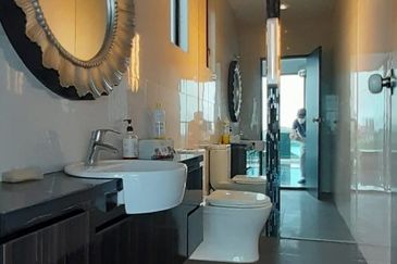 3 STY MODERN BUNGALOW CW POOL FOR SALE