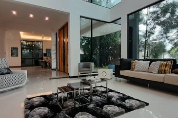 3 STY MODERN BUNGALOW CW POOL FOR SALE