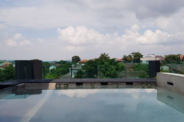 3 STY MODERN BUNGALOW CW POOL FOR SALE