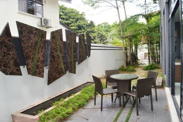 3 STY MODERN BUNGALOW CW POOL FOR SALE