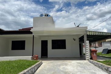 BUNGALOW IN UNIVERSITY GARDEN FOR SALE