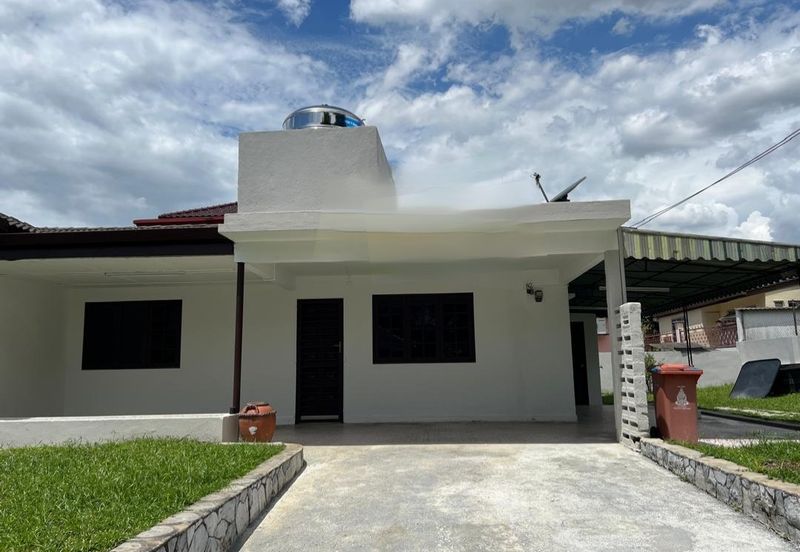 BUNGALOW IN UNIVERSITY GARDEN FOR SALE