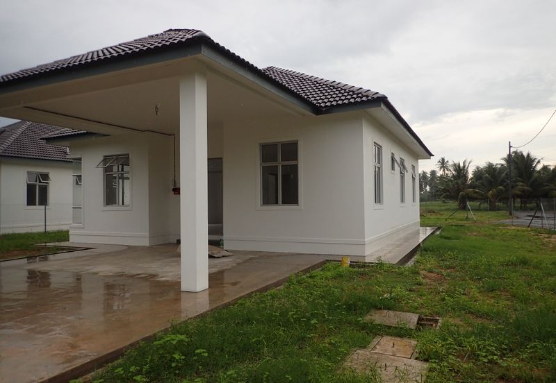 SRI MELAWI @ BACHOK TANAH LUAS BANGLO SETINGKAT