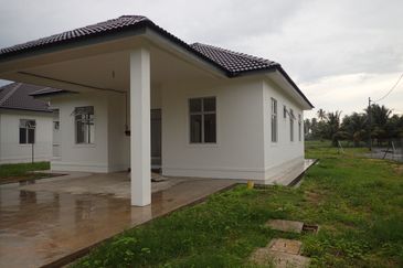 SRI MELAWI @ BACHOK TANAH LUAS BANGLO SETINGKAT