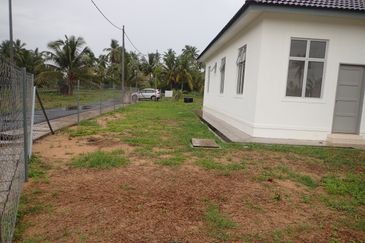 SRI MELAWI @ BACHOK TANAH LUAS BANGLO SETINGKAT