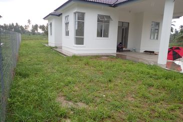 SRI MELAWI @ BACHOK TANAH LUAS BANGLO SETINGKAT