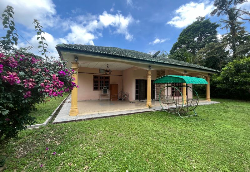 Tanah Luas Rumah Sesebuah Setingkat Kampung Batu Rembau