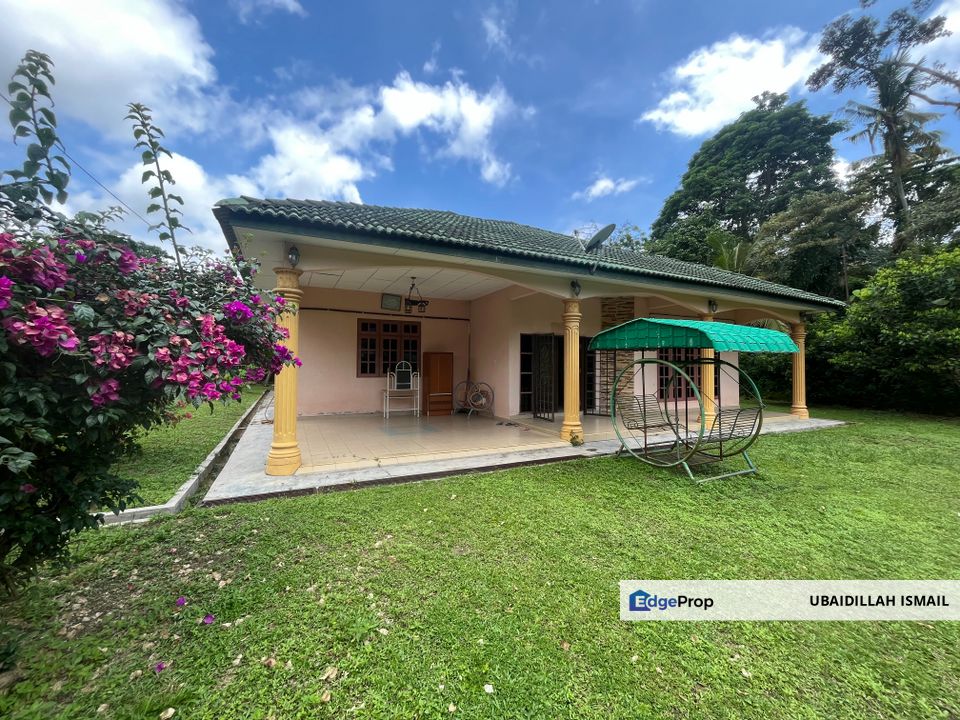 Tanah Luas Rumah Sesebuah Setingkat Kampung Batu Rembau, Negeri Sembilan, Rembau