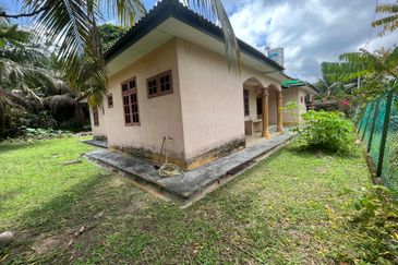 Tanah Luas Rumah Sesebuah Setingkat Kampung Batu Rembau