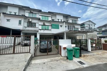 Rumah Cantik Kantan Permai Townhouse 3 Bilik Taman Kantan Permai Kajang