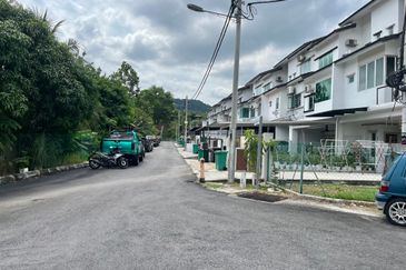 Rumah Cantik Kantan Permai Townhouse 3 Bilik Taman Kantan Permai Kajang