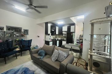 Rumah Cantik Kantan Permai Townhouse 3 Bilik Taman Kantan Permai Kajang