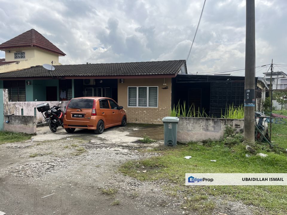 Taman Sri Nanding Ulu Langat Rumah Teres Setingkat Lot Tepi , Selangor, Hulu Langat