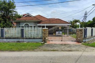 RUMAH BANGLO UNIT CORNER, TAMAN BINARAYA, P.TUMBOH