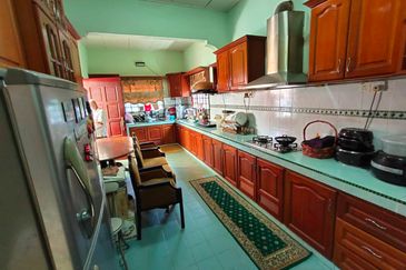 RUMAH BANGLO UNIT CORNER, TAMAN BINARAYA, P.TUMBOH