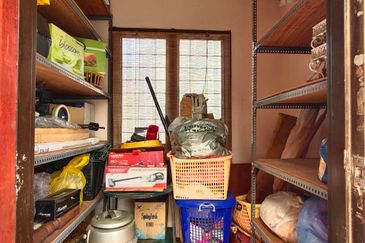 RUMAH BANGLO UNIT CORNER, TAMAN BINARAYA, P.TUMBOH