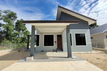 Rumah Banglo Tanah Besar Pasir Tumboh, Kota Bharu