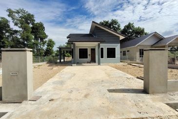Rumah Banglo Tanah Besar Pasir Tumboh, Kota Bharu