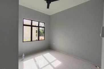 Rumah Banglo Tanah Besar Pasir Tumboh, Kota Bharu